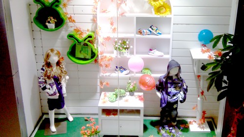 小毛虫童装店铺形象