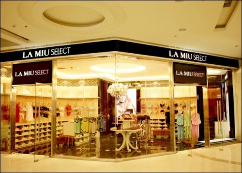 兰缪内衣店铺展示