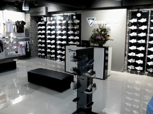 笨笨鼠运动装店铺展示