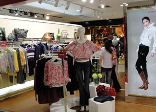 红蜻蜓女装店铺形象