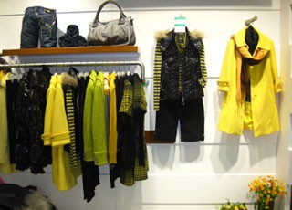 红蜻蜓女装店铺形象