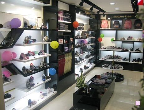 红蜻蜓童装店铺展示