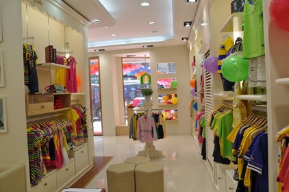 红蜻蜓童装店铺展示