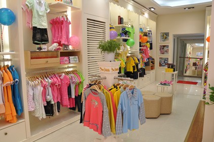 红蜻蜓童装店铺展示