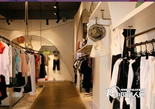 Yuvar雨辉女装店铺展示