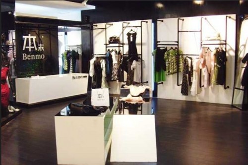 本末女装店铺展示