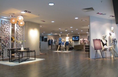 YOUareYOU女装店铺展示