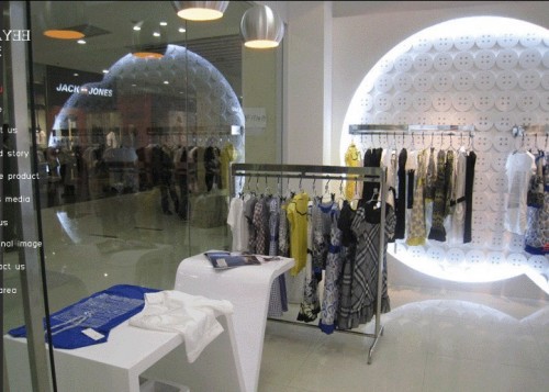 费依女装店铺展示