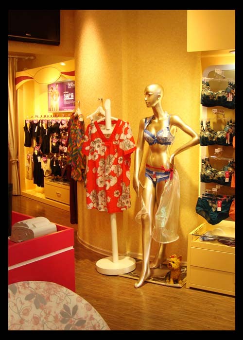 奥丽侬内衣店铺展示