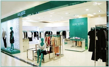 钻奇女装店铺展示
