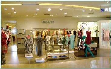 钻奇女装店铺展示