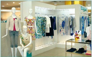 钻奇女装店铺展示