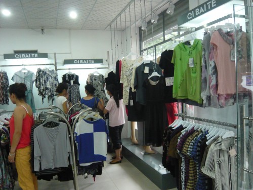 奇百特女装店铺展示
