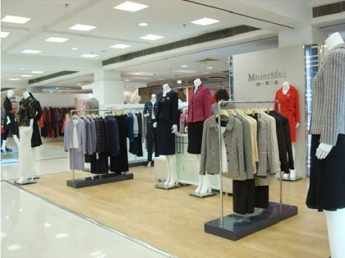 玫而美女装店铺展示