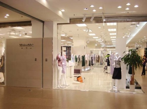 玫而美女装店铺展示