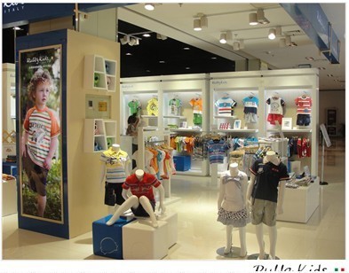 乐比奇童装店铺展示