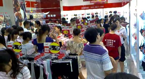 依采婷内衣店铺展示