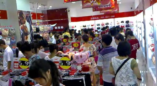 依采婷内衣店铺展示