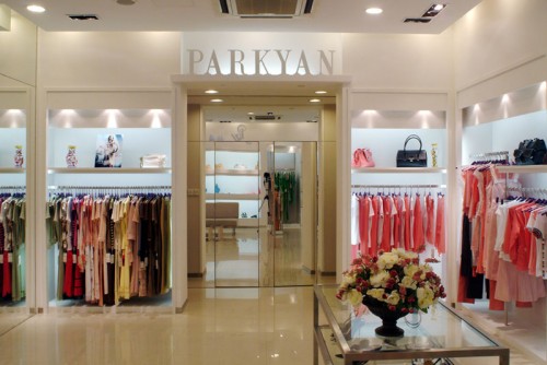 柏盈女装店铺展示