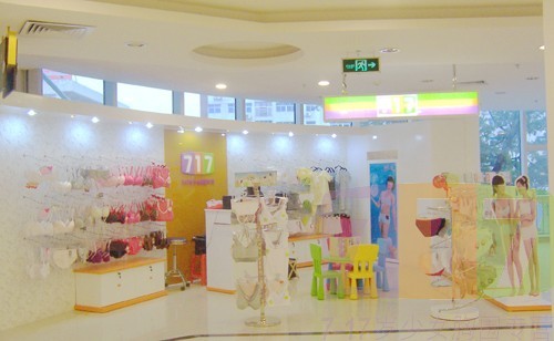 柒壹柒少女少男库内衣店铺展示