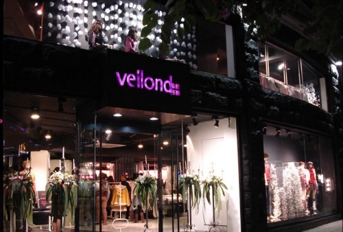 伟伦时尚女装店铺展示