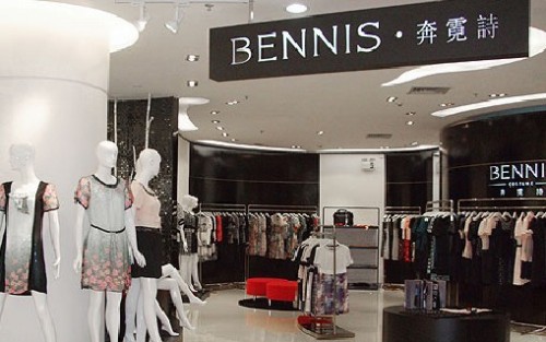 奔霓诗女装店铺展示