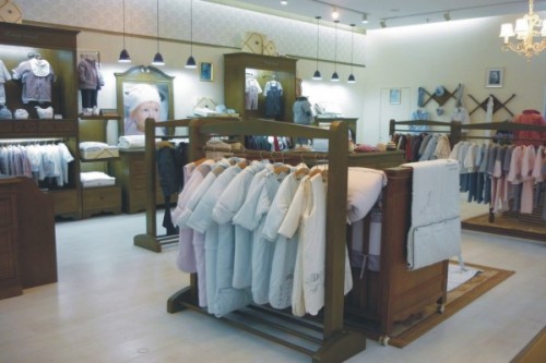 路易迪高童装店铺展示