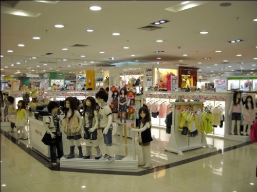 时尚小鱼童装店铺形象