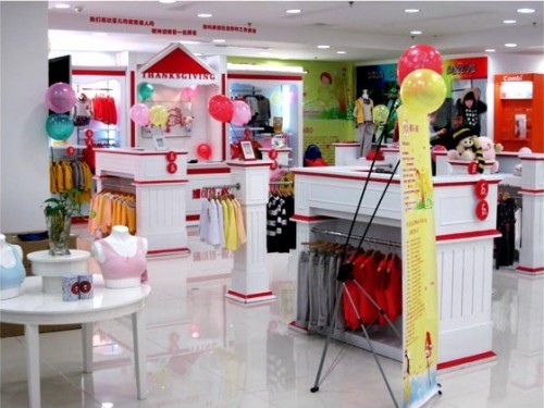 姗可诗格文童装店铺展示