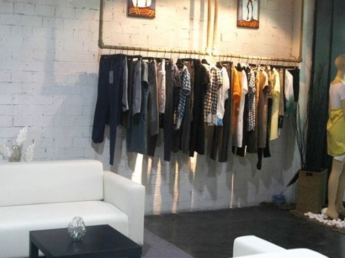 源自生活女装店铺展示