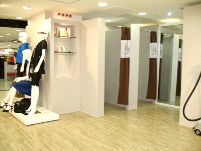 风旗女装店铺展示