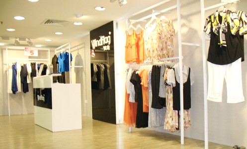 风旗女装店铺展示