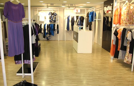 风旗女装店铺展示