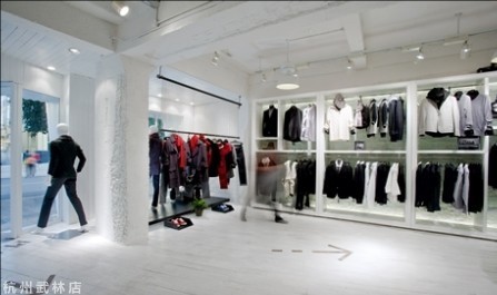 太平鸟男装店铺展示