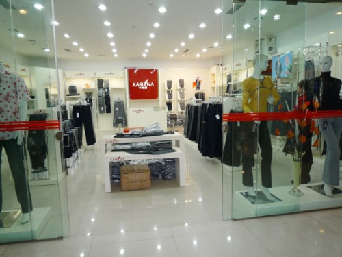 卡轩娜女装店铺展示