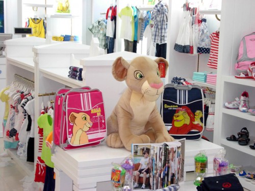 玛丽猫童装店铺展示