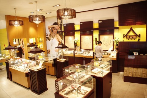 曼古银女装店铺展示