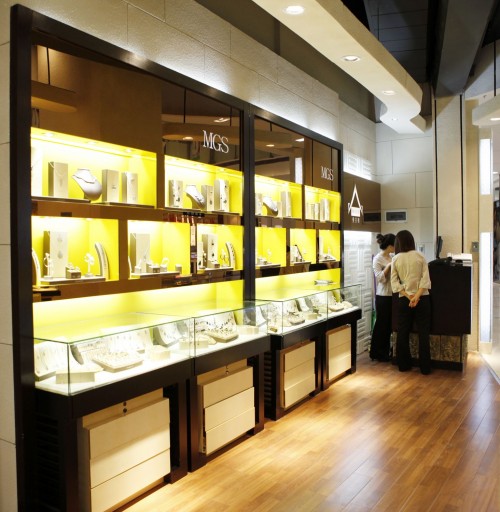 曼古银女装店铺展示