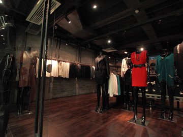 莫可秀拉女装店铺展示