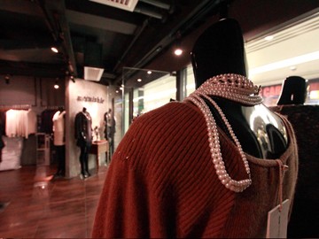 莫可秀拉女装店铺展示