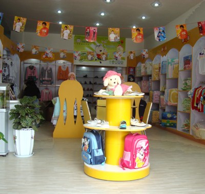 开心e百童装店铺展示