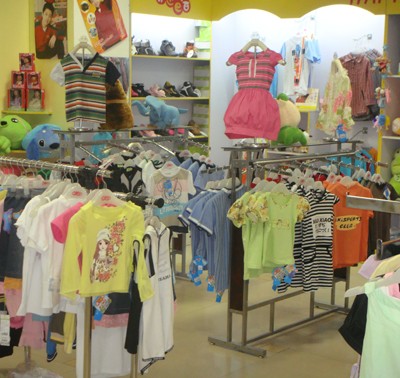 开心e百童装店铺展示