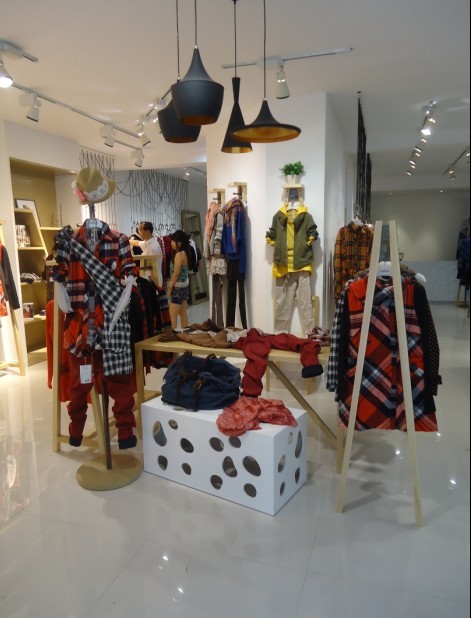 梵凯女装店铺展示