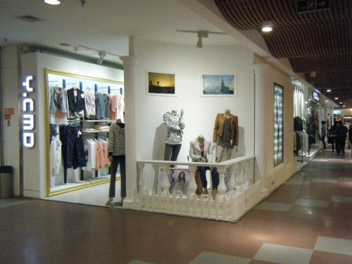 盈彩美地（Y.CMD)休闲装店铺形象