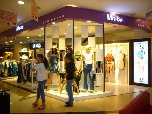 曼诺.比菲女装店铺展示