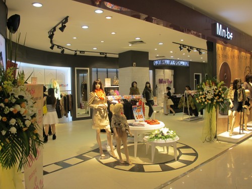 曼诺.比菲女装店铺展示