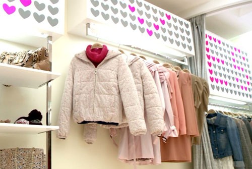 爱米娜芙女装店铺展示