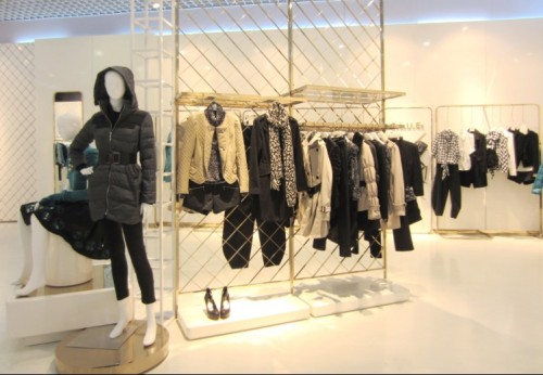 粉蓝女装店铺展示