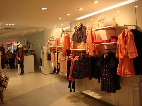 浪漫宣言女装店铺展示