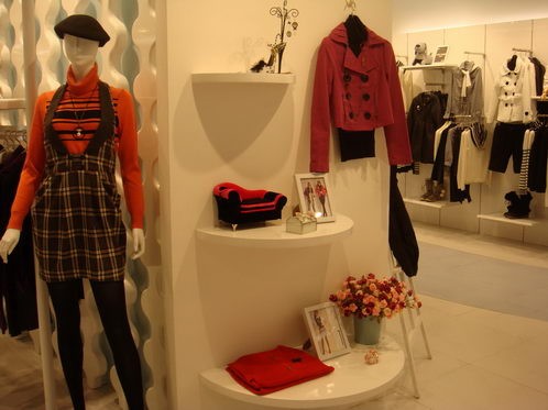 浪漫宣言女装店铺展示